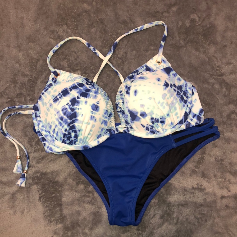 Victoria’s Secret bikini